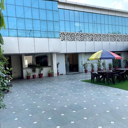 Malaya House --Couples, Family, Corporate Favorite-- Near Bmc Chowk Iconic Mall Hotell Jalandhar Eksteriør bilde