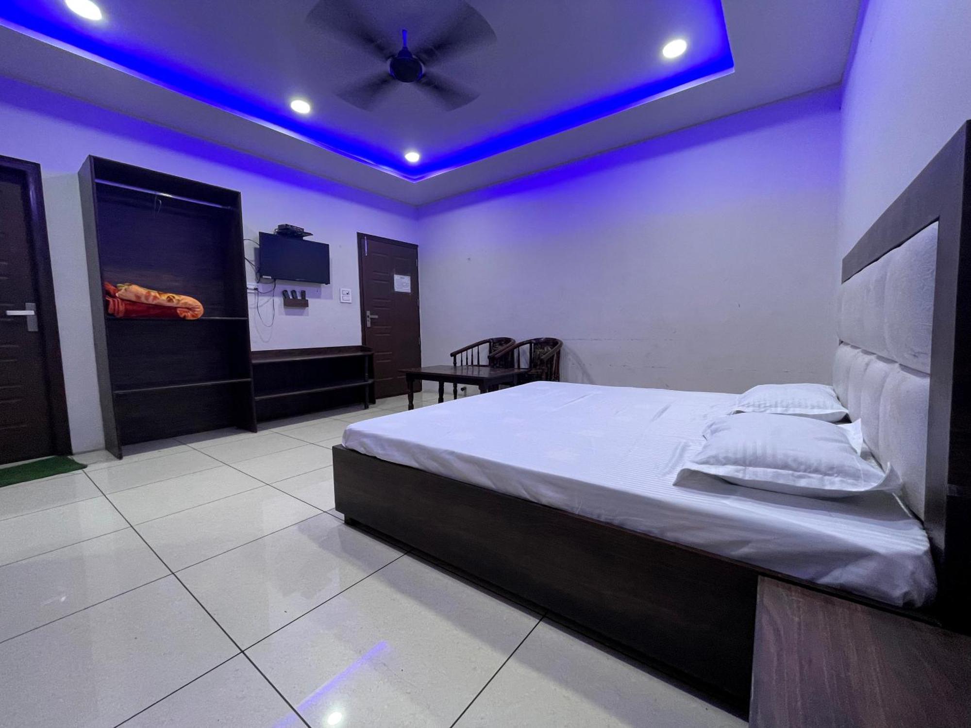 Malaya House --Couples, Family, Corporate Favorite-- Near Bmc Chowk Iconic Mall Hotell Jalandhar Eksteriør bilde